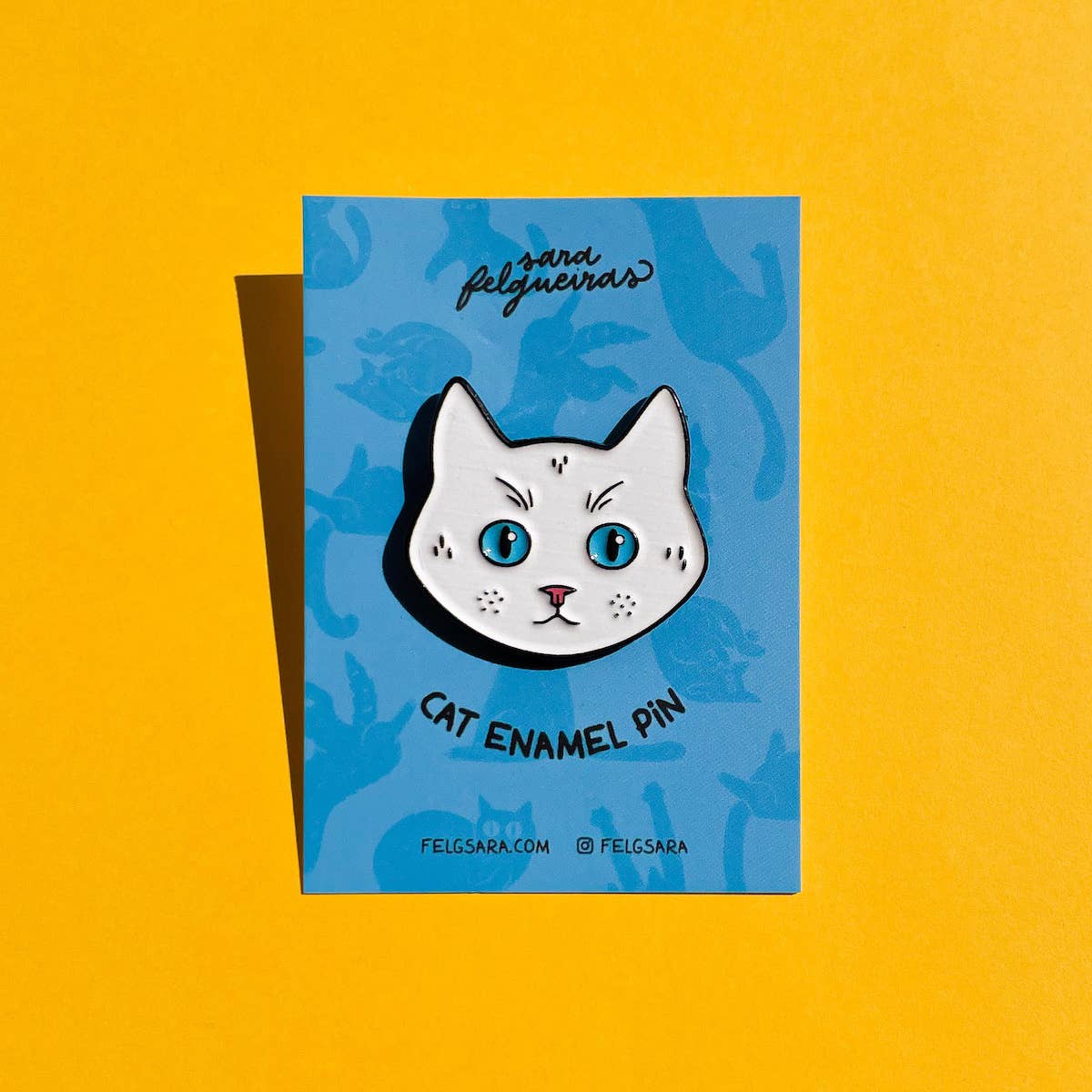 Emaille Pin Anstecker – Die elegante weiße Katze "Blanca" - Perfekte Geschenkidee für Katzenfans