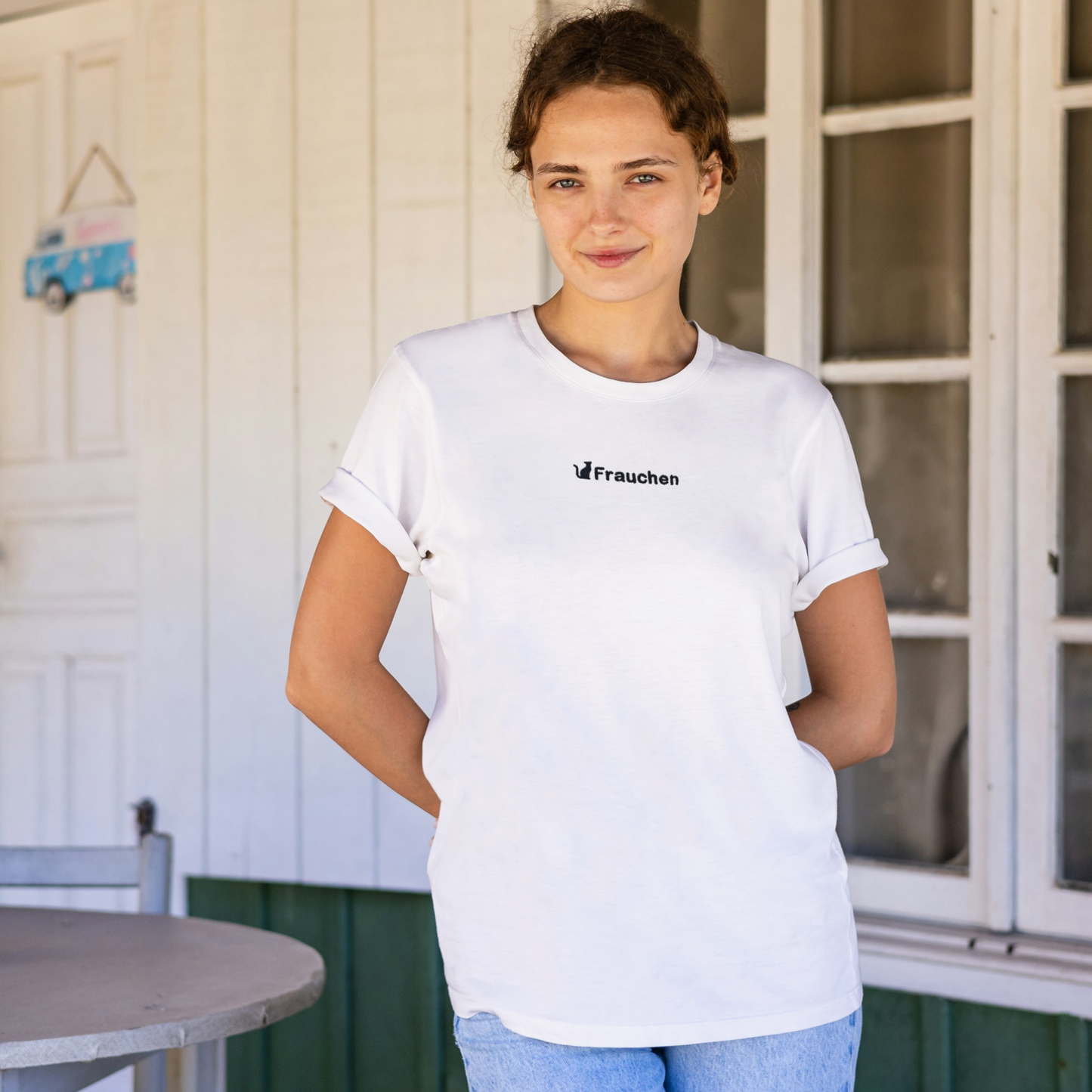 Besticktes T-Shirt mit Katze & Statement "Frauchen"
