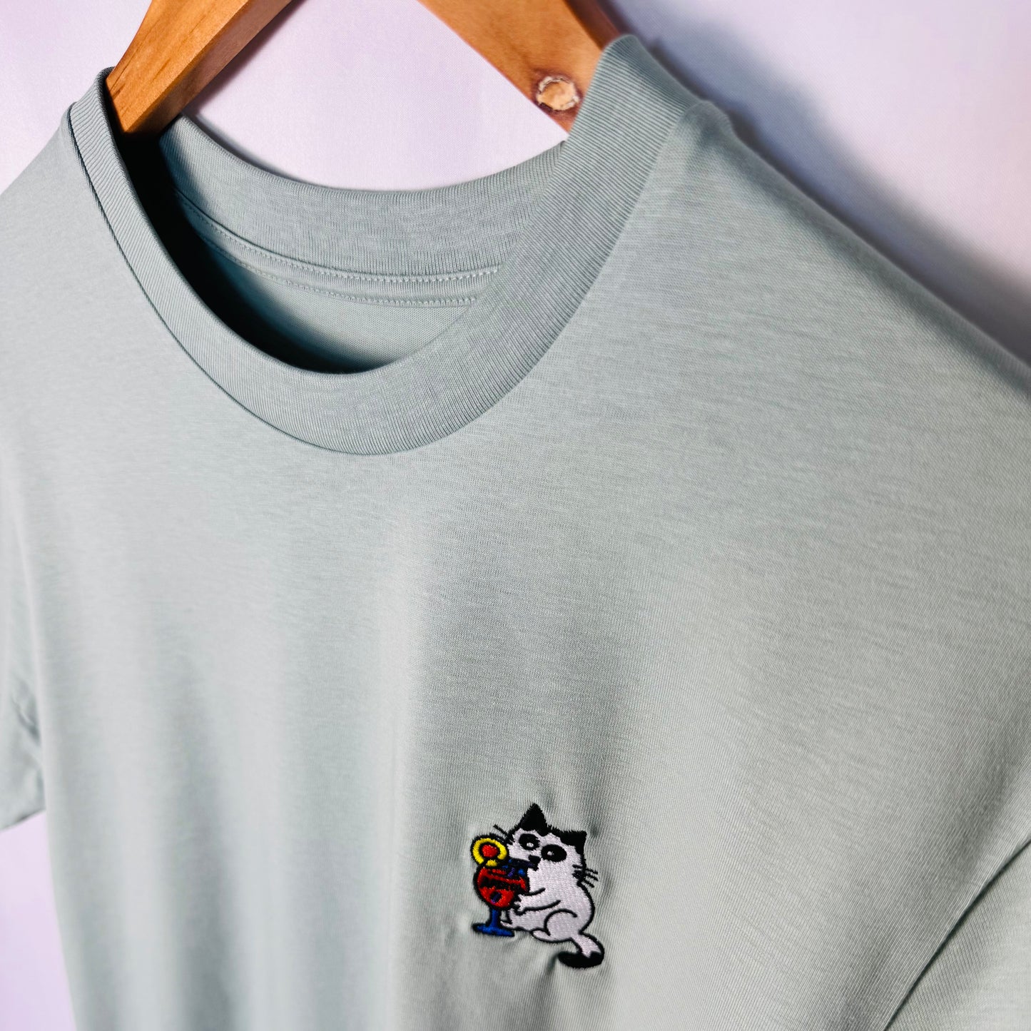 T-Shirt Aperol - Katze in Premium Bio-Qualität und hochwertiger Bestickung