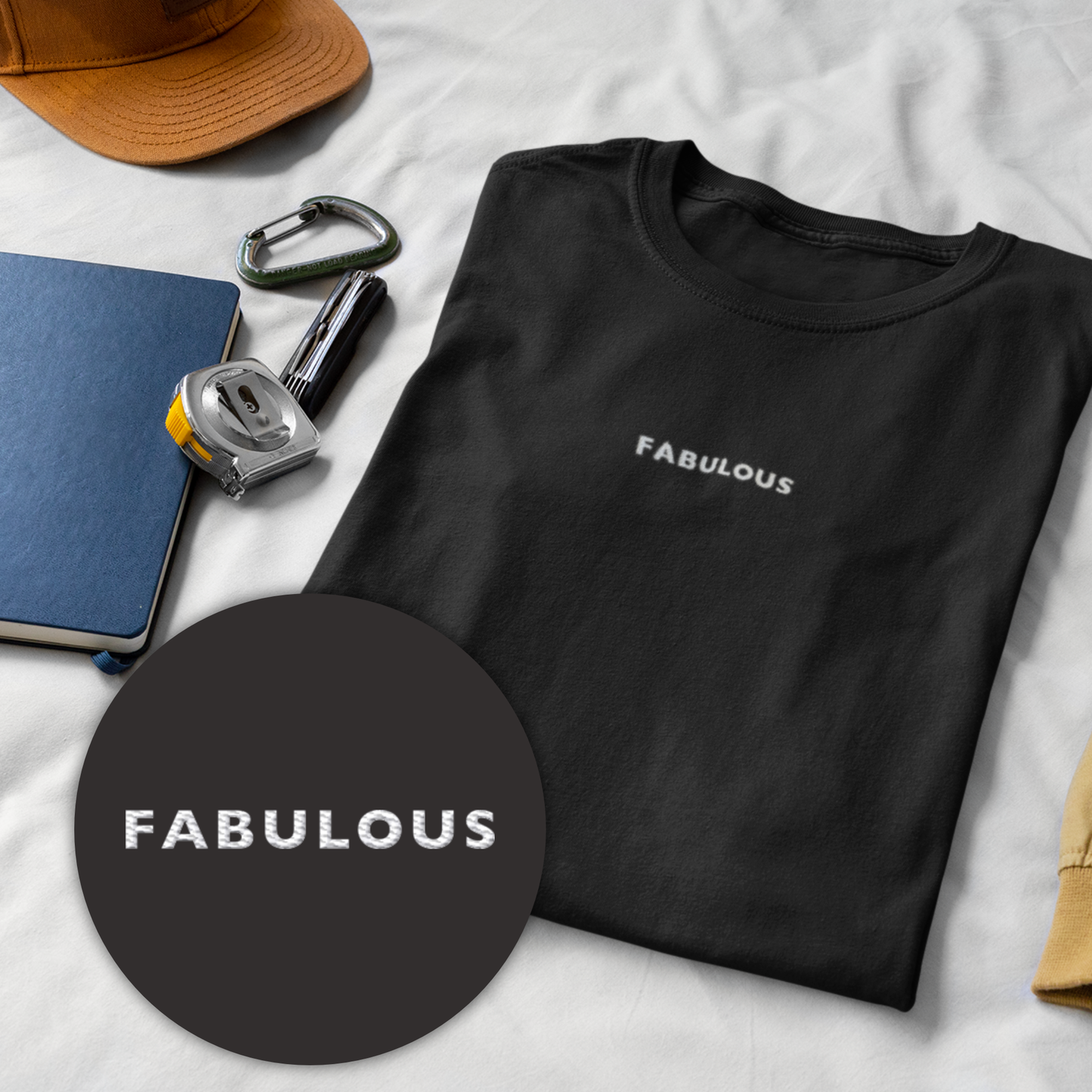 Besticktes Statement T-Shirt "FABULOUS" aus Bio-Baumwolle & recyceltem Garn (Weißer Schriftzug)