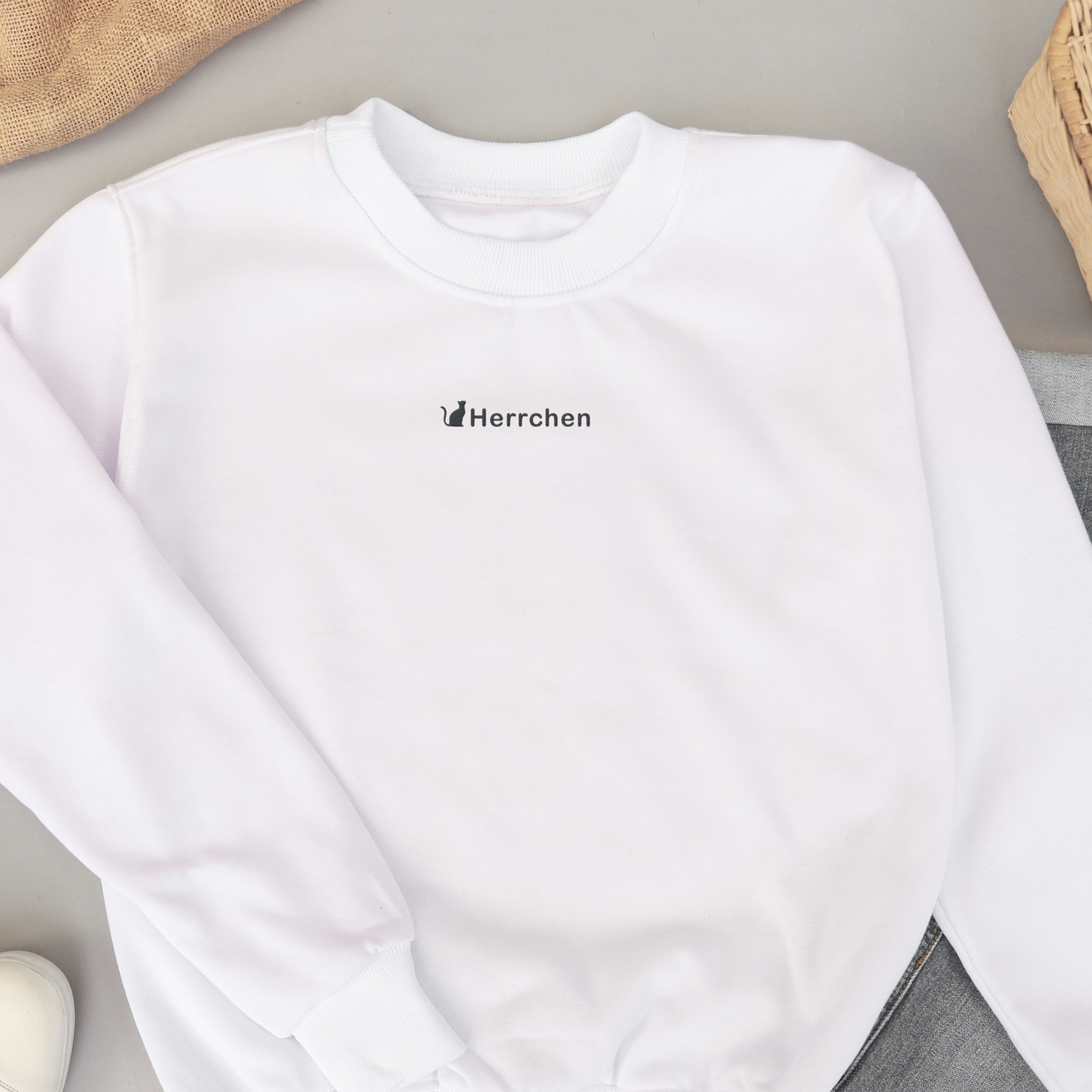 Pullover mit bestickt mit Katze und Statement Spruch "Herrchen"