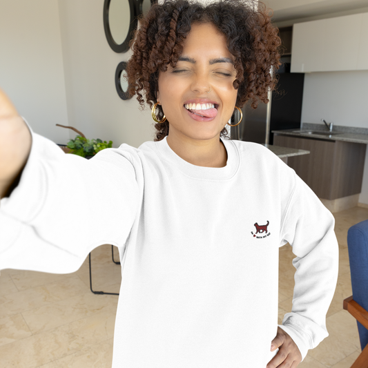 sweatshirt-bestickt-katzenmotiv-frau