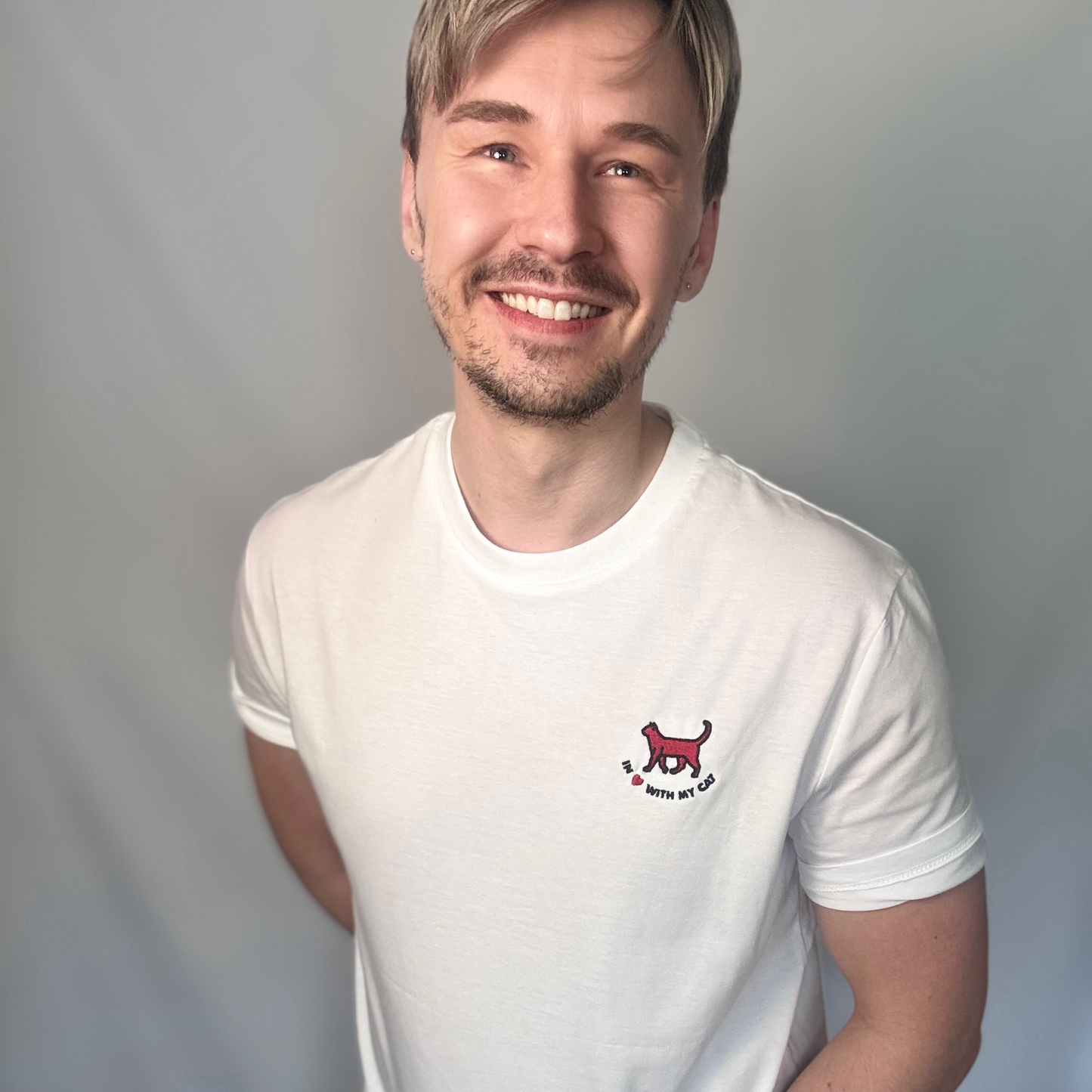 t-shirt-bestickt-katzenmotiv-man-inlovewithmycat