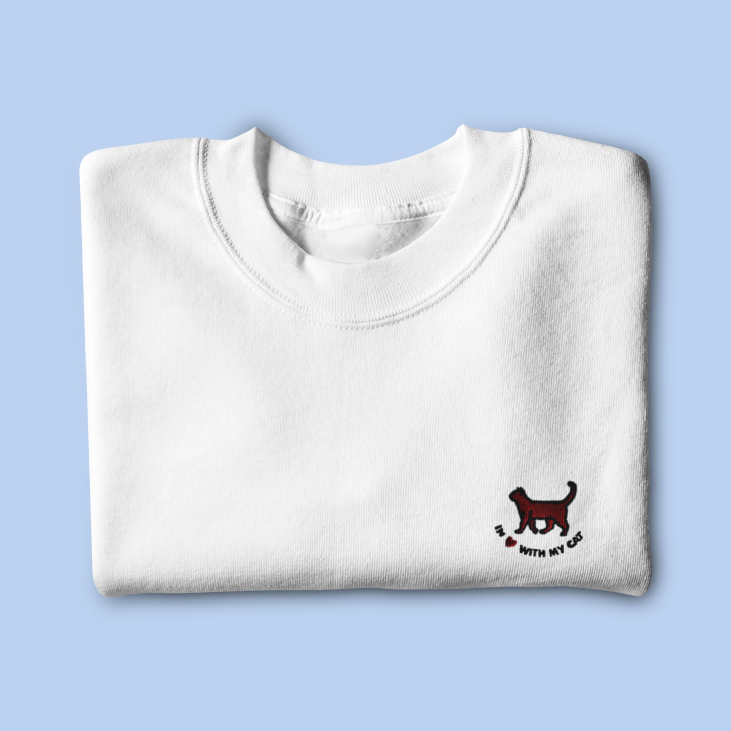 t-shirt-gefaltet-bestickt-katzenmotiv