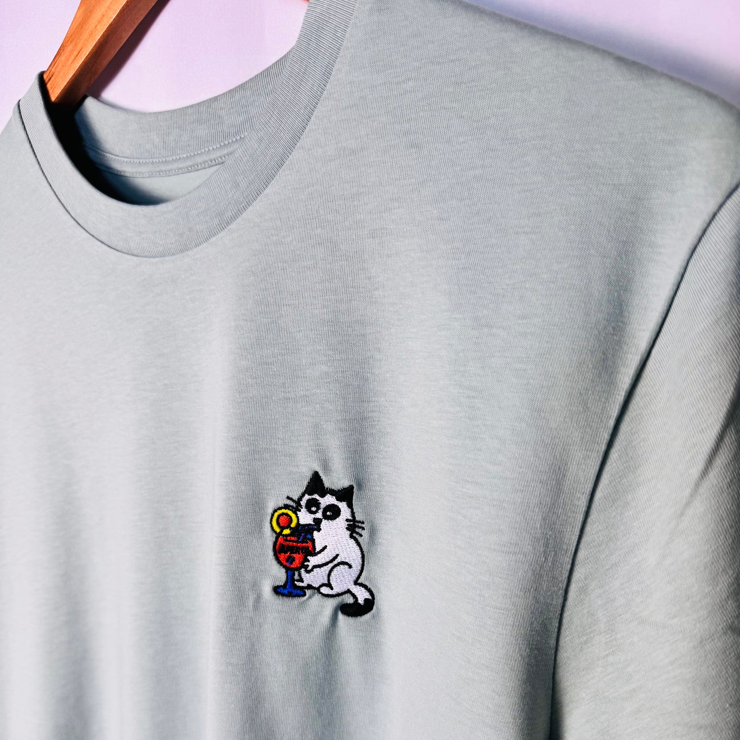 T-Shirt Aperol - Katze in Premium Bio-Qualität und hochwertiger Bestickung