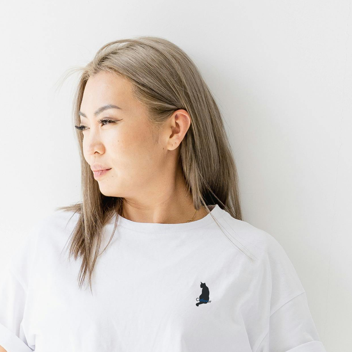 Liebevoll besticktes T-Shirt mit Katzenmotiv aus Bio-Baumwolle - "Catlover" teilweise Blau