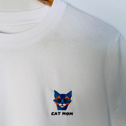 T-Shirt - CAT MOM - bestickt mit Katzenmotiv aus Bio-Baumwolle