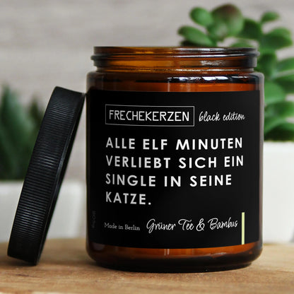 Lustige Duftkerze | Alle elf Minuten verliebt sich ein Single in seine Katze.