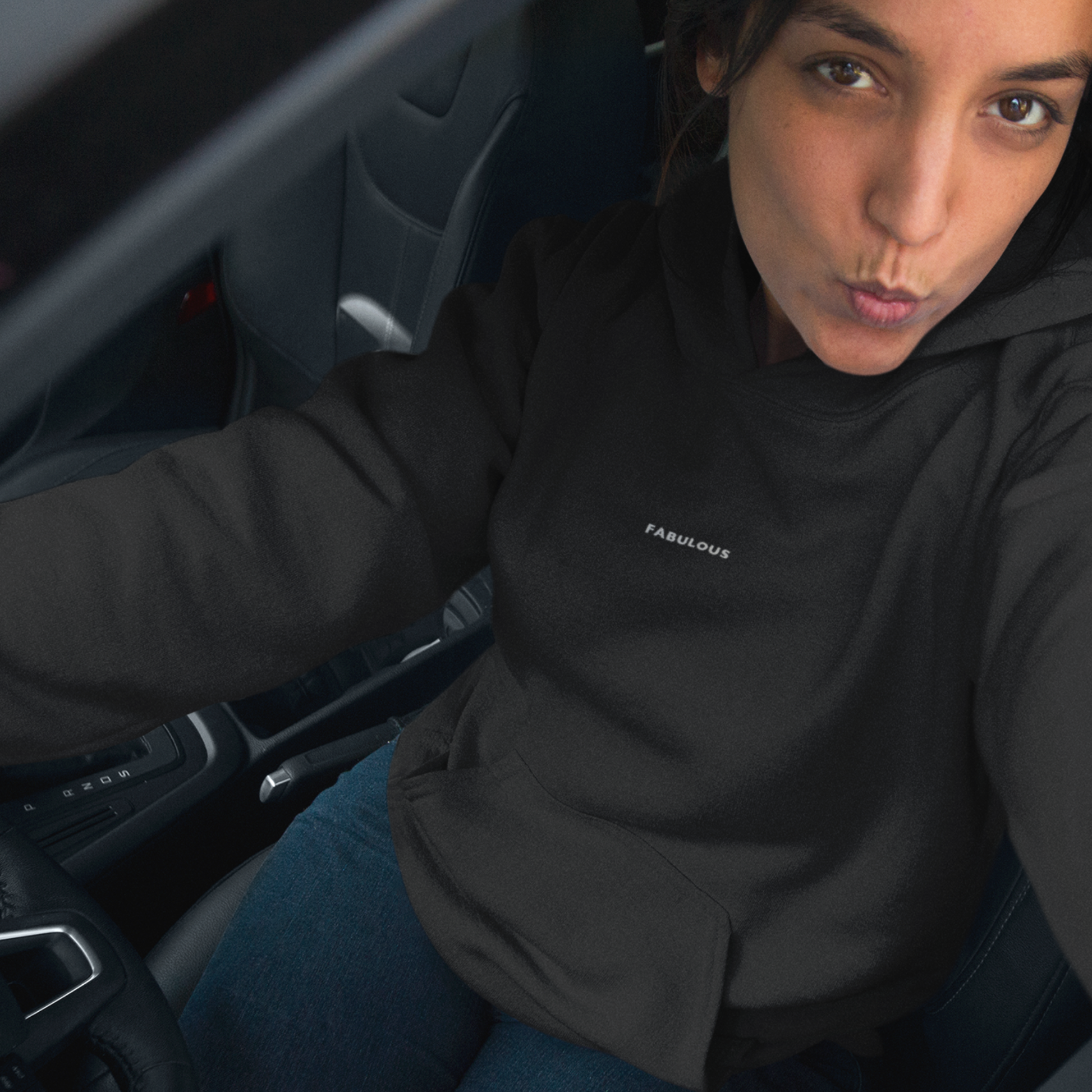 hoodie-bestickt-frau-2-fabulous-weiss
