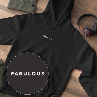 Bestickter Statement Hoodie "FABULOUS" aus Bio-Baumwolle & recyceltem Garn (Weißer Schriftzug)