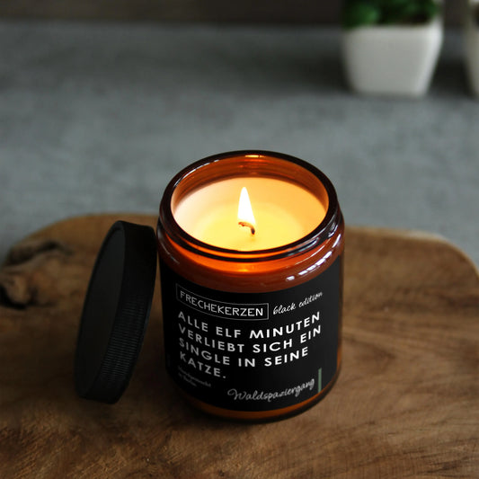 Lustige Duftkerze | Alle elf Minuten verliebt sich ein Single in seine Katze.