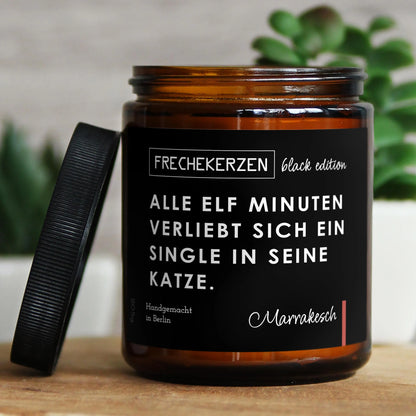 Lustige Duftkerze | Alle elf Minuten verliebt sich ein Single in seine Katze.