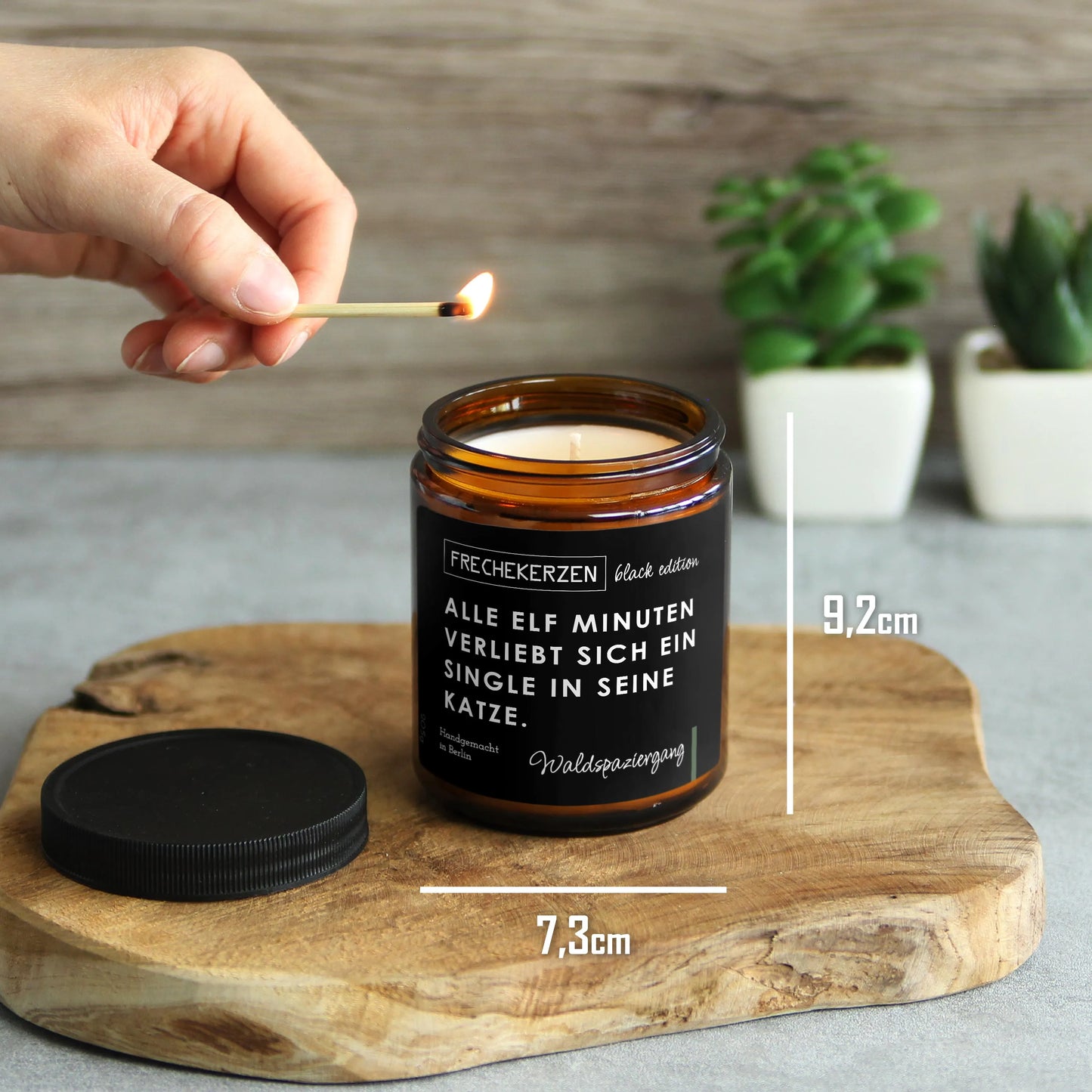 Lustige Duftkerze | Alle elf Minuten verliebt sich ein Single in seine Katze.