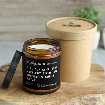 Lustige Duftkerze | Alle elf Minuten verliebt sich ein Single in seine Katze.