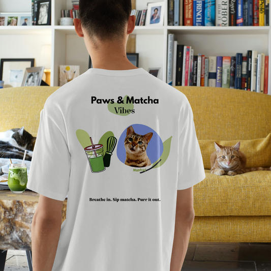 Personalisierbares Unisex T-Shirt "Paws & Matcha"