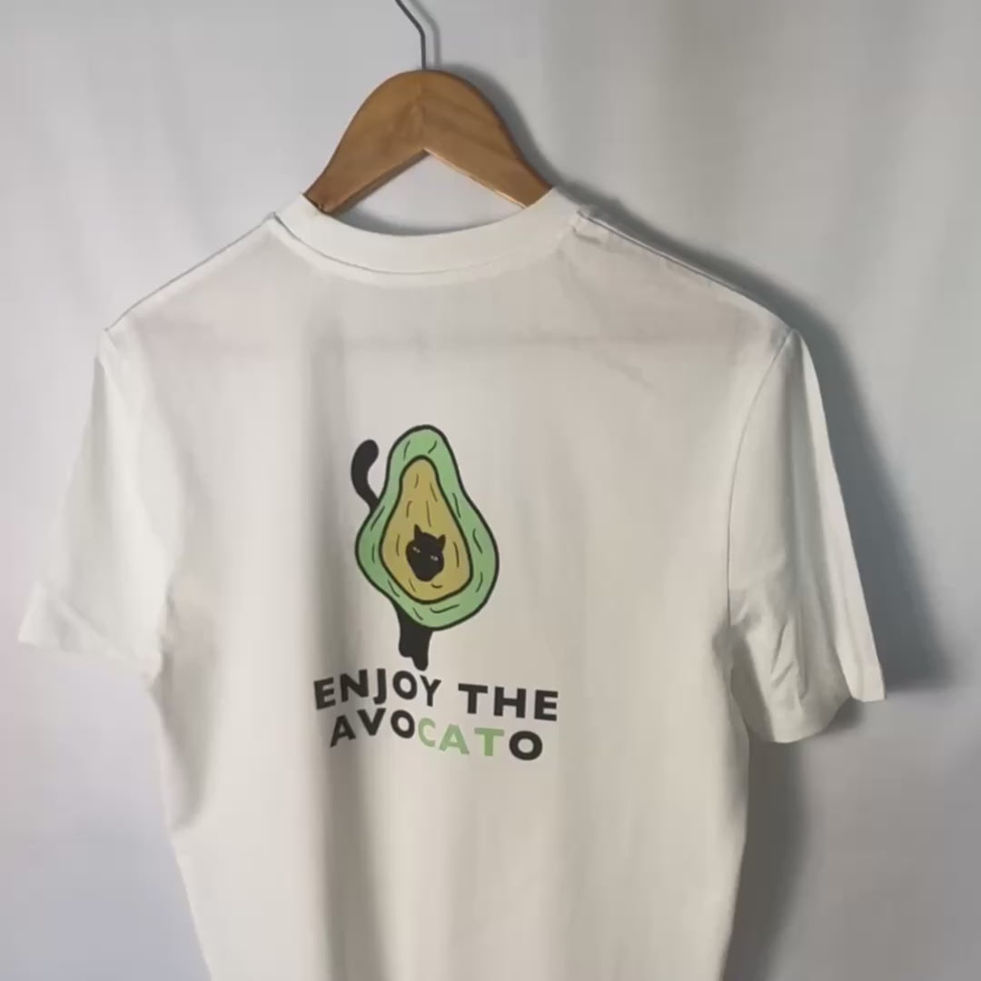 t shirt mit katze und avocado auf der rückseite und lustigem spruch "enjoy the avocato" 