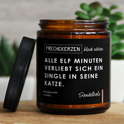 Lustige Duftkerze | Alle elf Minuten verliebt sich ein Single in seine Katze.